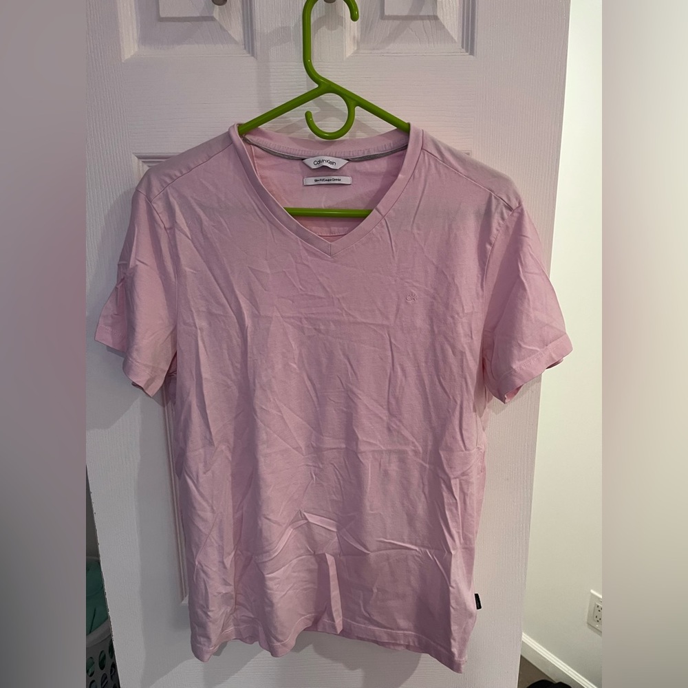 CALVIN KLEIN PINK V NECK MENS TEE SIZE MEDIUM
